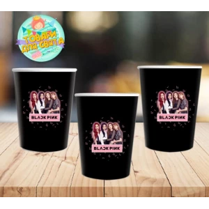 Изображение товара -  Стаканчики “БлекПинк / BlackPink“ черные бумажные с круглой наклейкой (поштучно) одноразовые