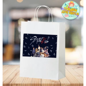 Изображение товара -  Пакет  “Стрей Кидс / Stray kids“ универсальный  28х19х11 см  для подарка