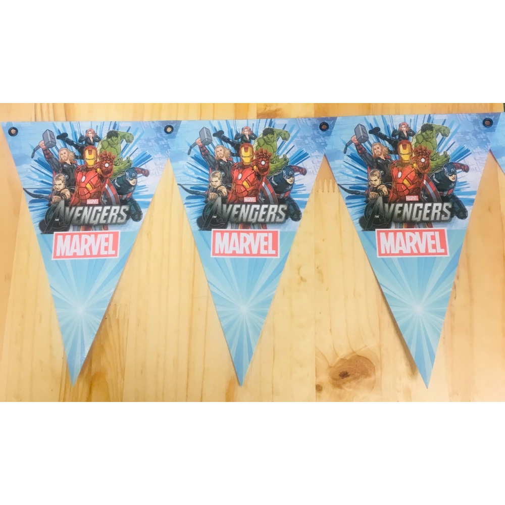 Вымпелы (из 3-угольных флажков) “Мстители / Супергерои Марвел“ -малотиражные издания-