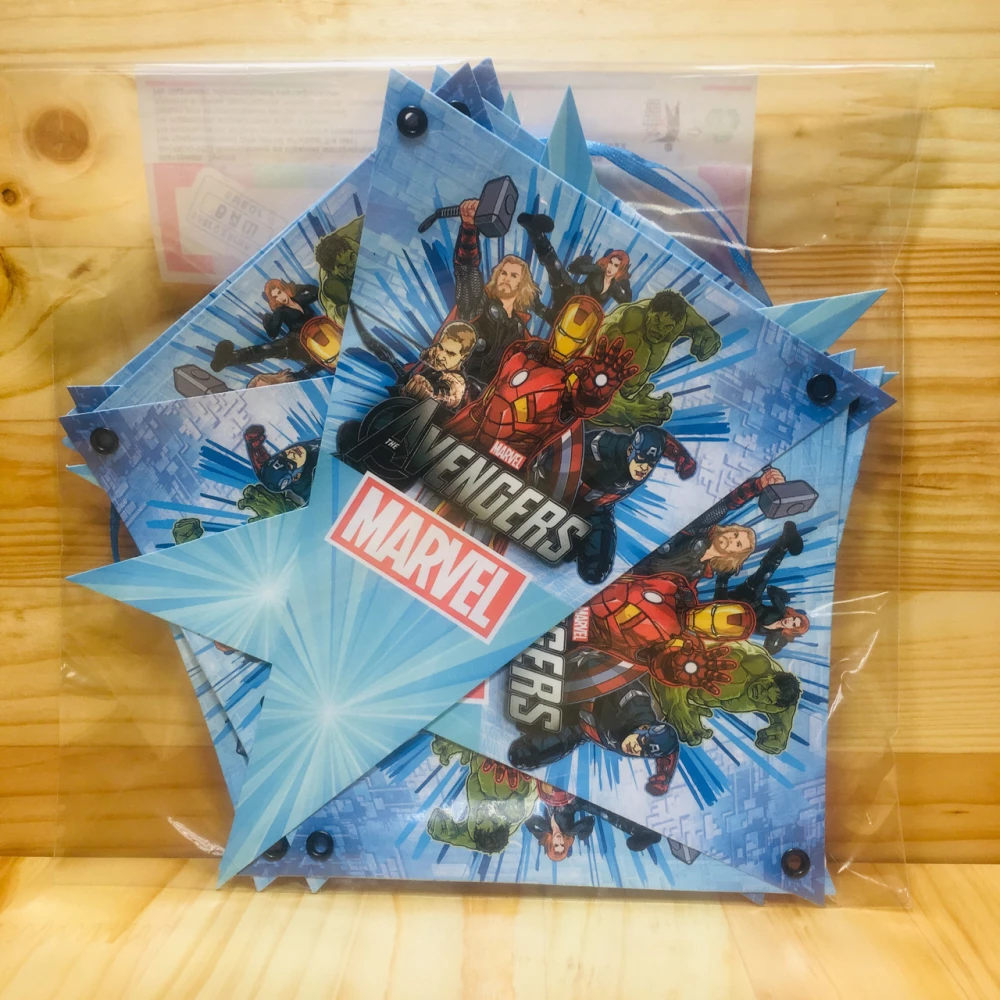 Вымпелы (из 3-угольных флажков) “Мстители / Супергерои Марвел“ -малотиражные издания-