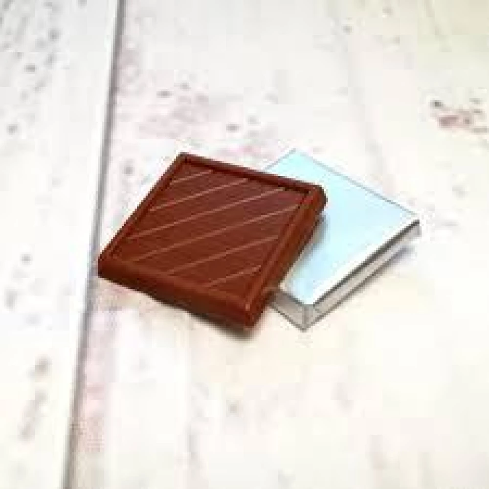 Листівка з міні шоколадкою “Мaвкa“ з іменем. Текст на вибір