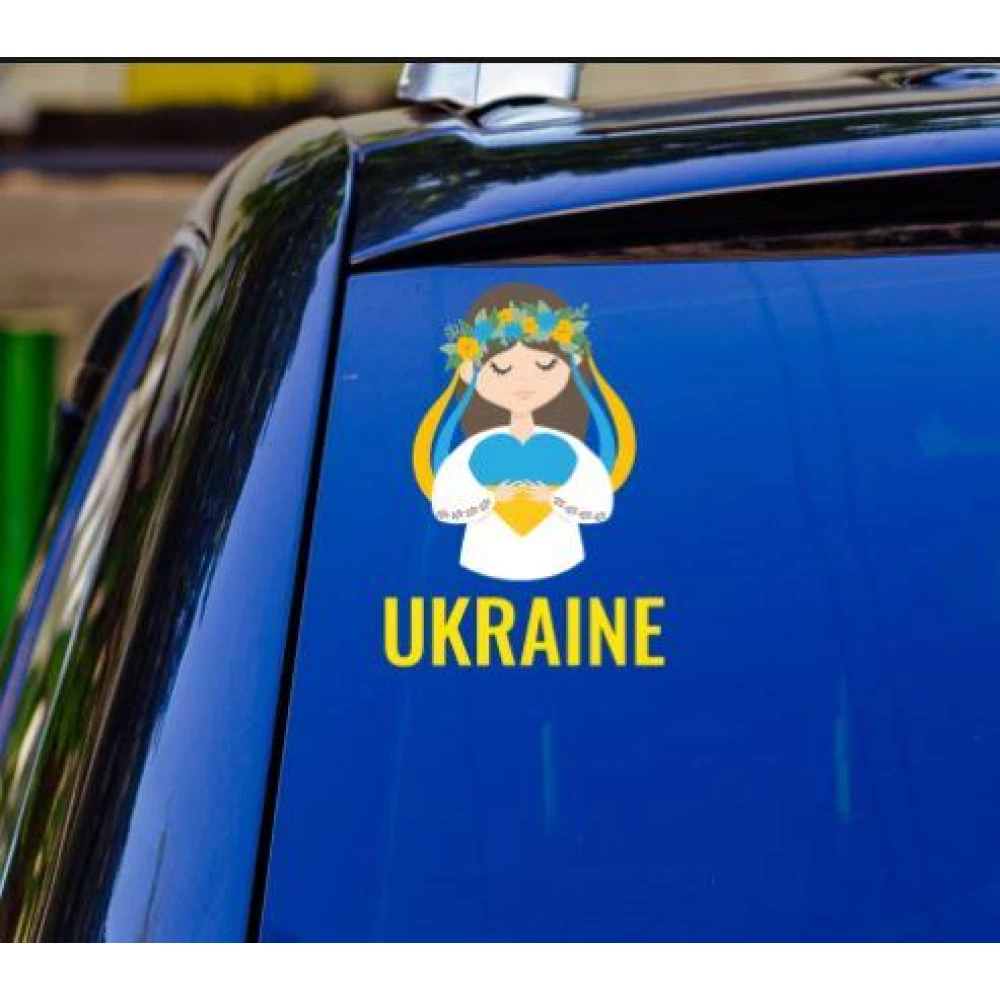 Патриотическая наклейка на авто / машину “Украинка с Украиной в сердце UKRAINE“ 25х17см (ЖБ)