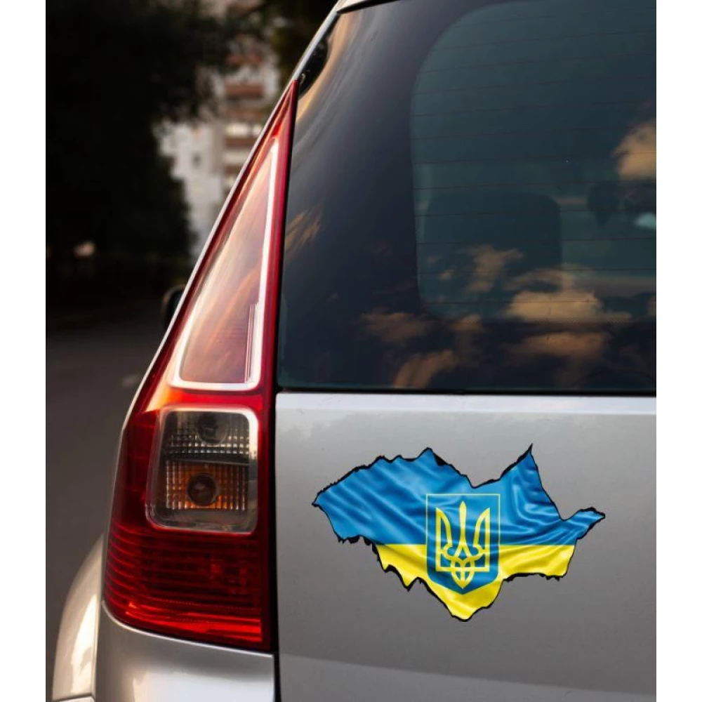 Патриотическая наклейка на авто / машину “Флаг Украины. Отверстие“ 25х15 см в украинском стиле на стекло